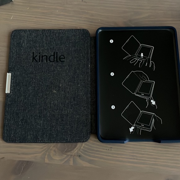 Kindle Paperwhite Leather Cover (navy colour) - Picture 3 of 5